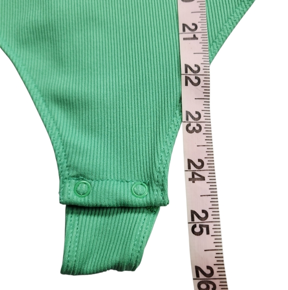 House of Harlow 1960 Green Ribbed Sleeveless Bodysuit Size Small - Picture 11 of 15